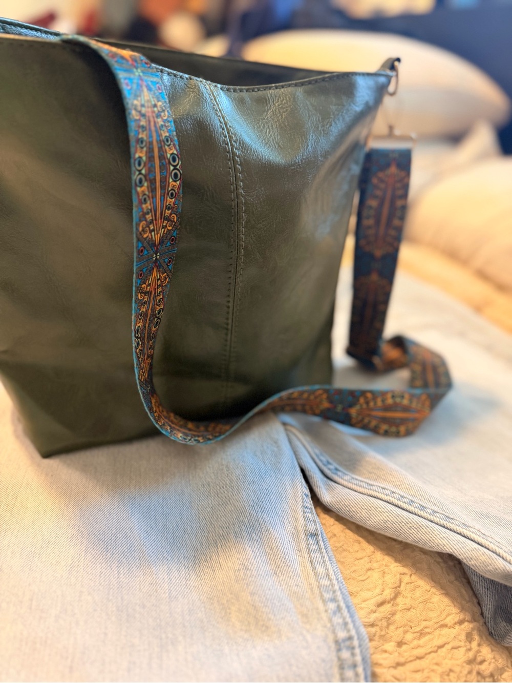 Source Unknown Olive Green Shoulder Bag with Patterned Blue-Brown Strap